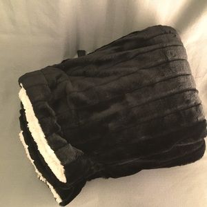 Black Ellen Tracy throw